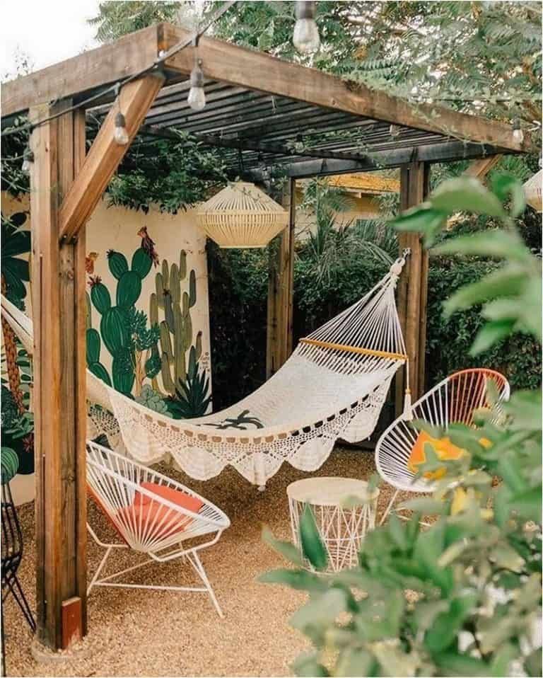 Creative Backyard Decorating Ideas to
Upgrade Your Outdoor Space