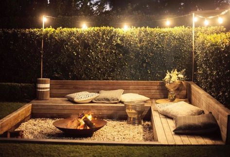 Creative Backyard Fire Pit Ideas to Cozy
up Your Outdoor Space