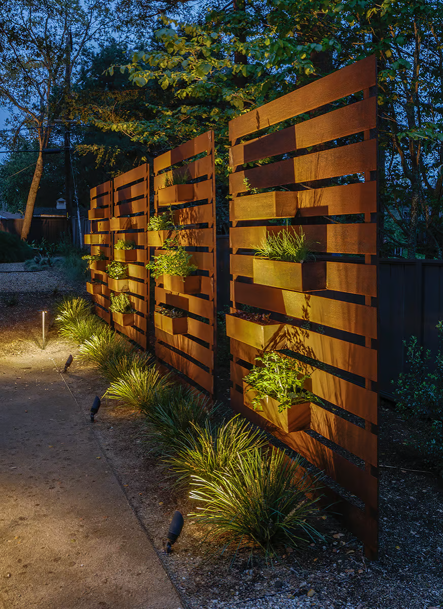 Creative Fence Designs to Transform Your
Backyard