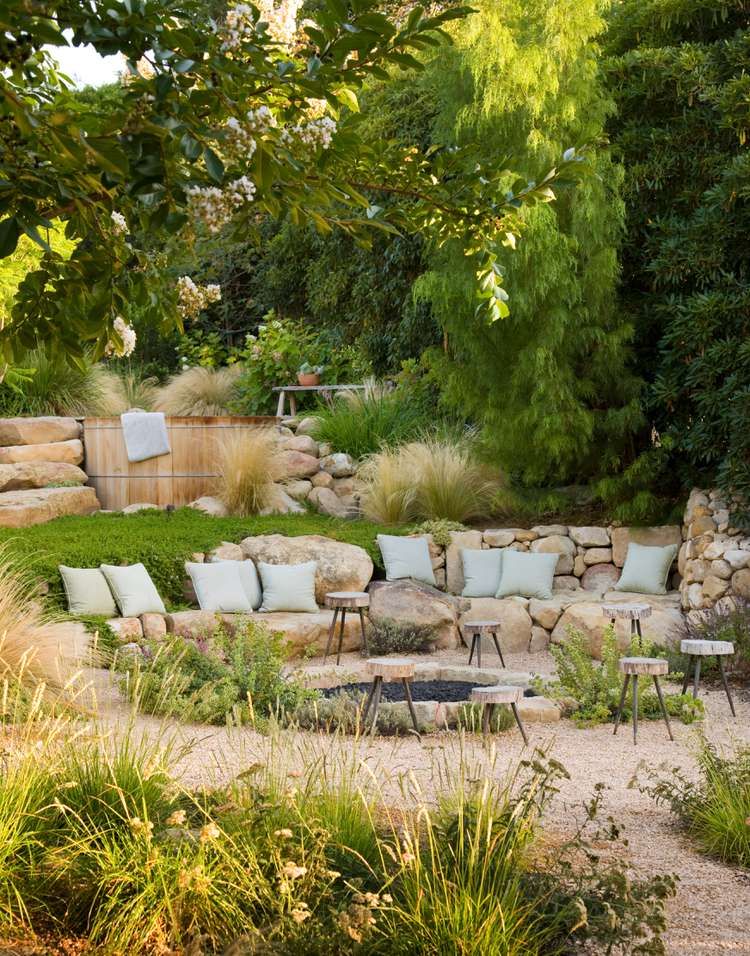 Creative Firepit Backyard Ideas to
Transform Your Outdoor Space