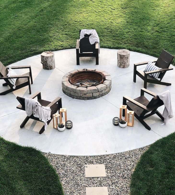 Inspired Backyard Fire Pit Designs for
Year-Round Entertaining