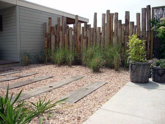 Inspiring Backyard Garden Fence Designs
to Upgrade Your Outdoor Space