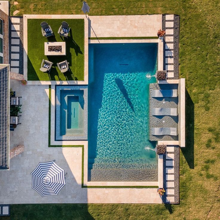 Stunning Backyard Design Ideas for Your
Pool Oasis