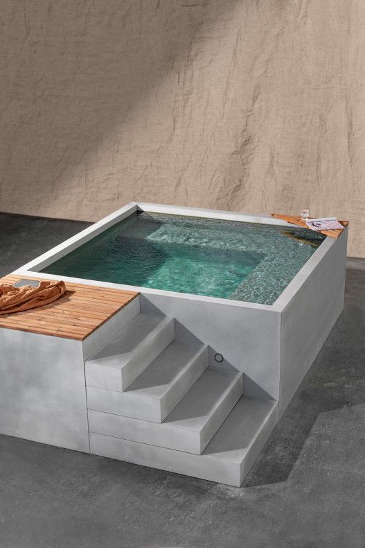 Stunning Small Pool Designs to Transform
Your Backyard