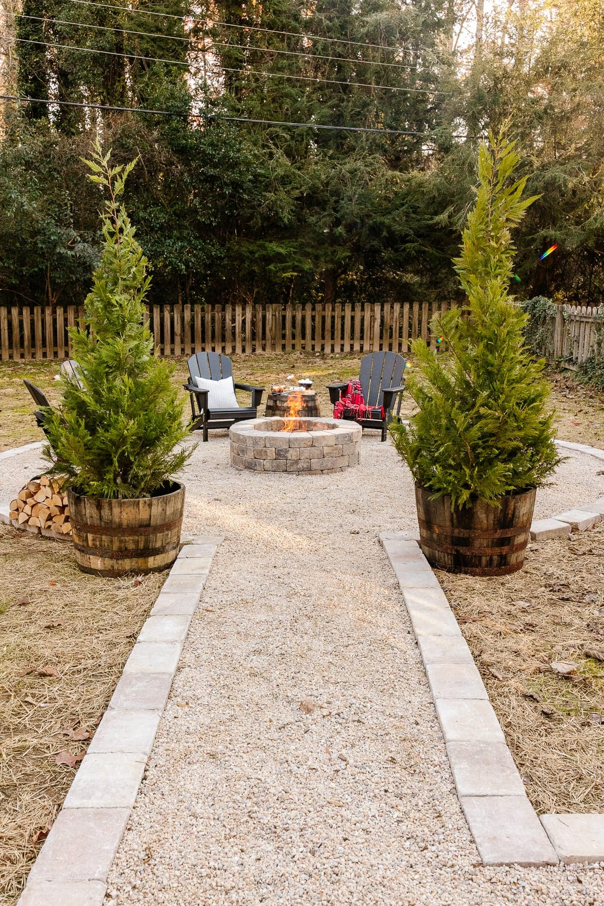 Stylish Backyard Fire Pit Designs to
Elevate Your Outdoor Space