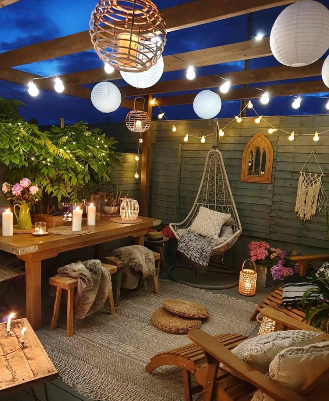 Budget-Friendly Backyard Ideas to
Transform Your Outdoor Space