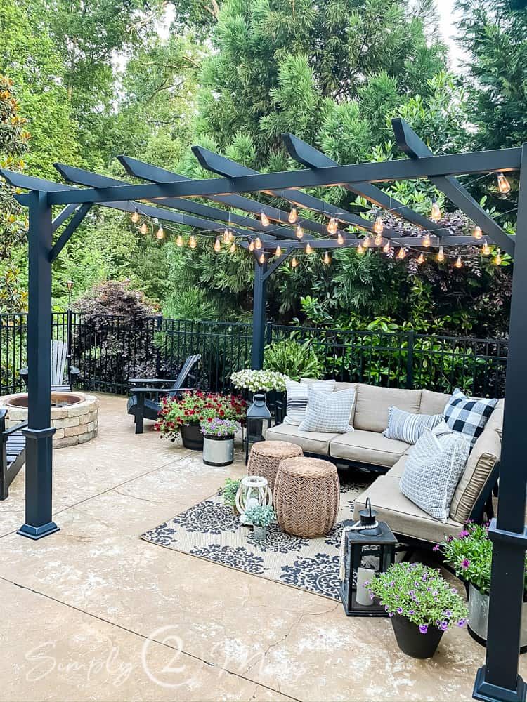 Creating Your Own Backyard Oasis: A Guide
to Transforming Your Outdoor Space