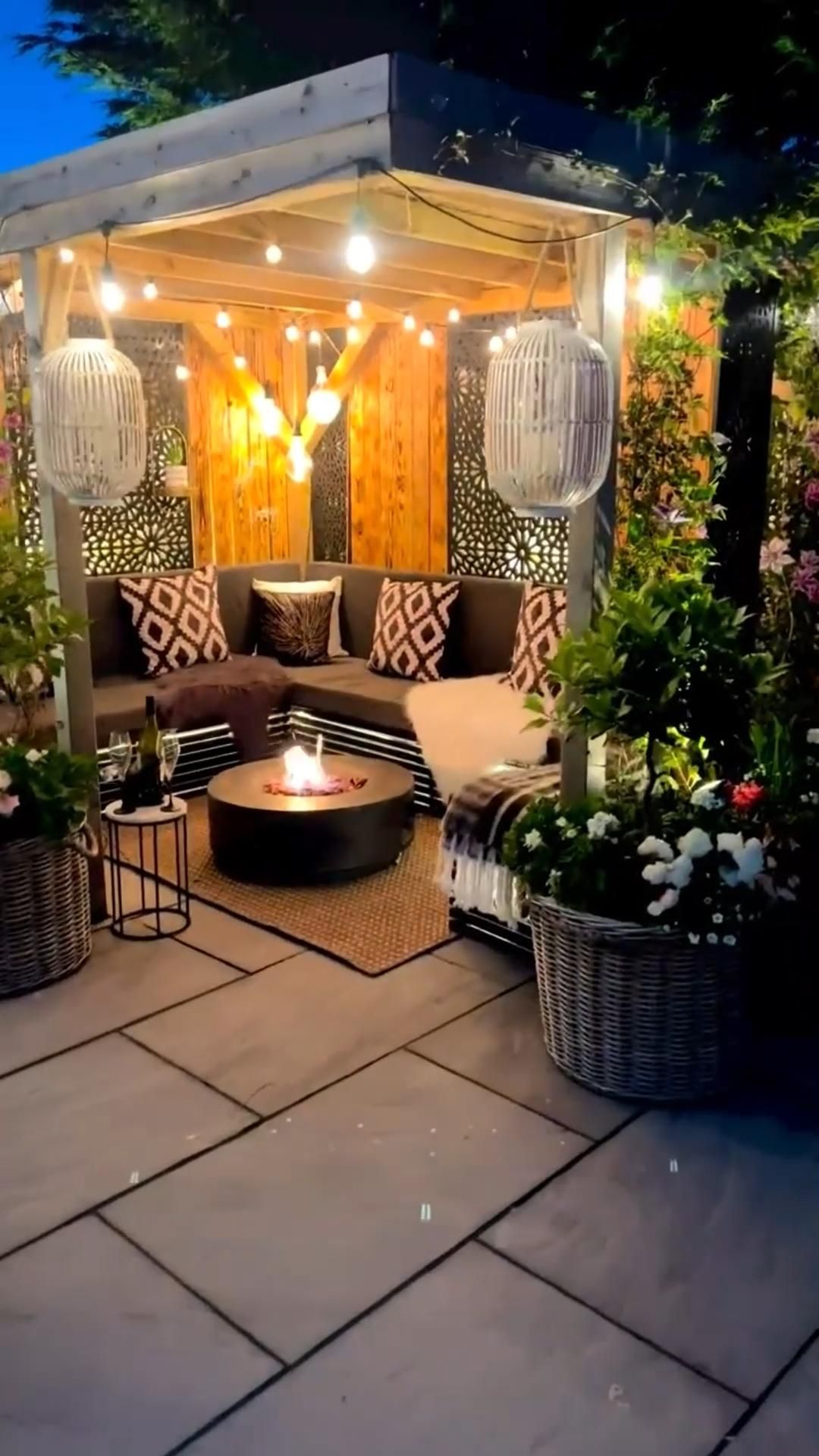 Transform Your Outdoor Space: The
Ultimate Guide to Backyard Decor