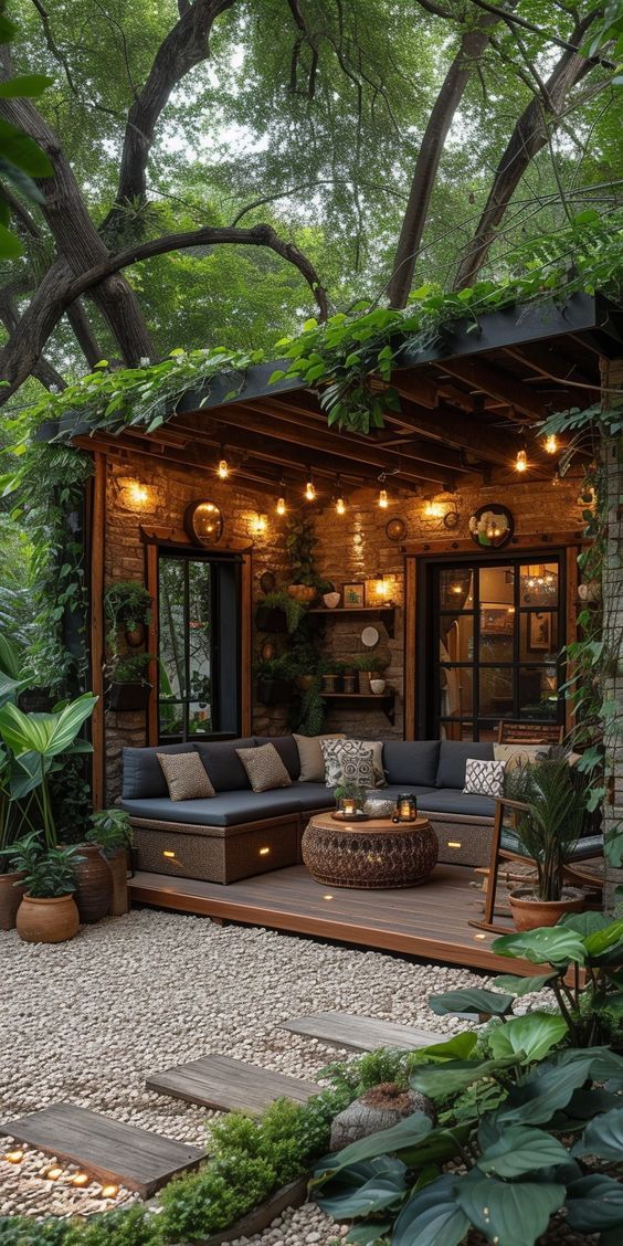 Budget-Friendly Backyard Ideas to
Transform Your Outdoor Space