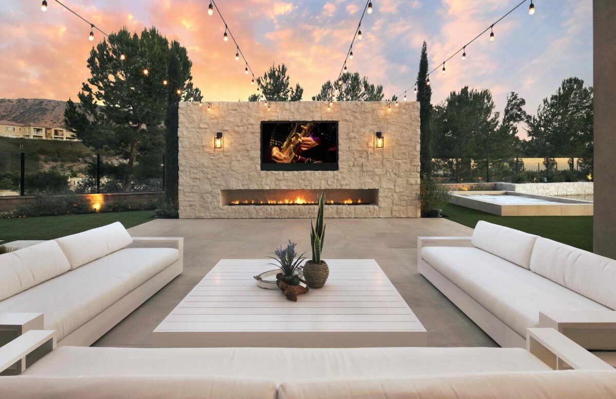 Transform Your Outdoor Space with a
Stunning Backyard Design Fireplace