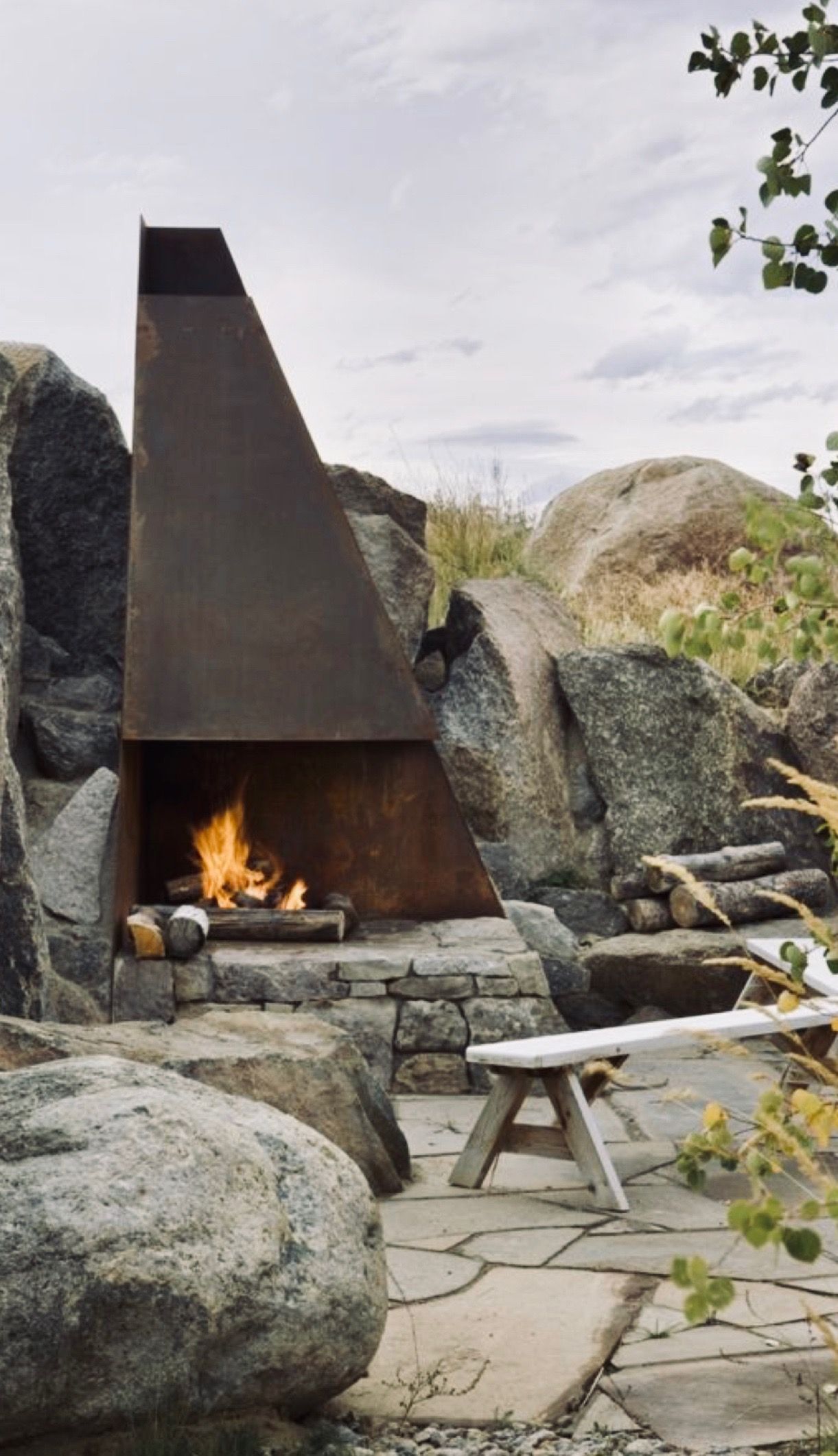 Transform Your Outdoor Space with a
Stunning Backyard Design Fireplace