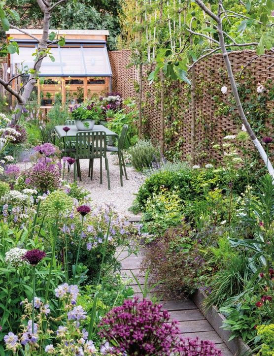 Maximizing Space: Small Urban Backyard
Design Ideas for City Dwellers