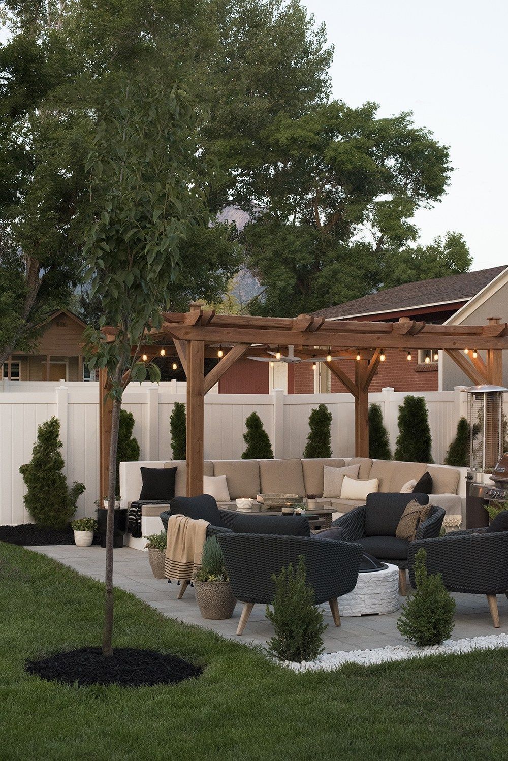 Stunning Backyard Design Ideas to
Transform Your Outdoor Space