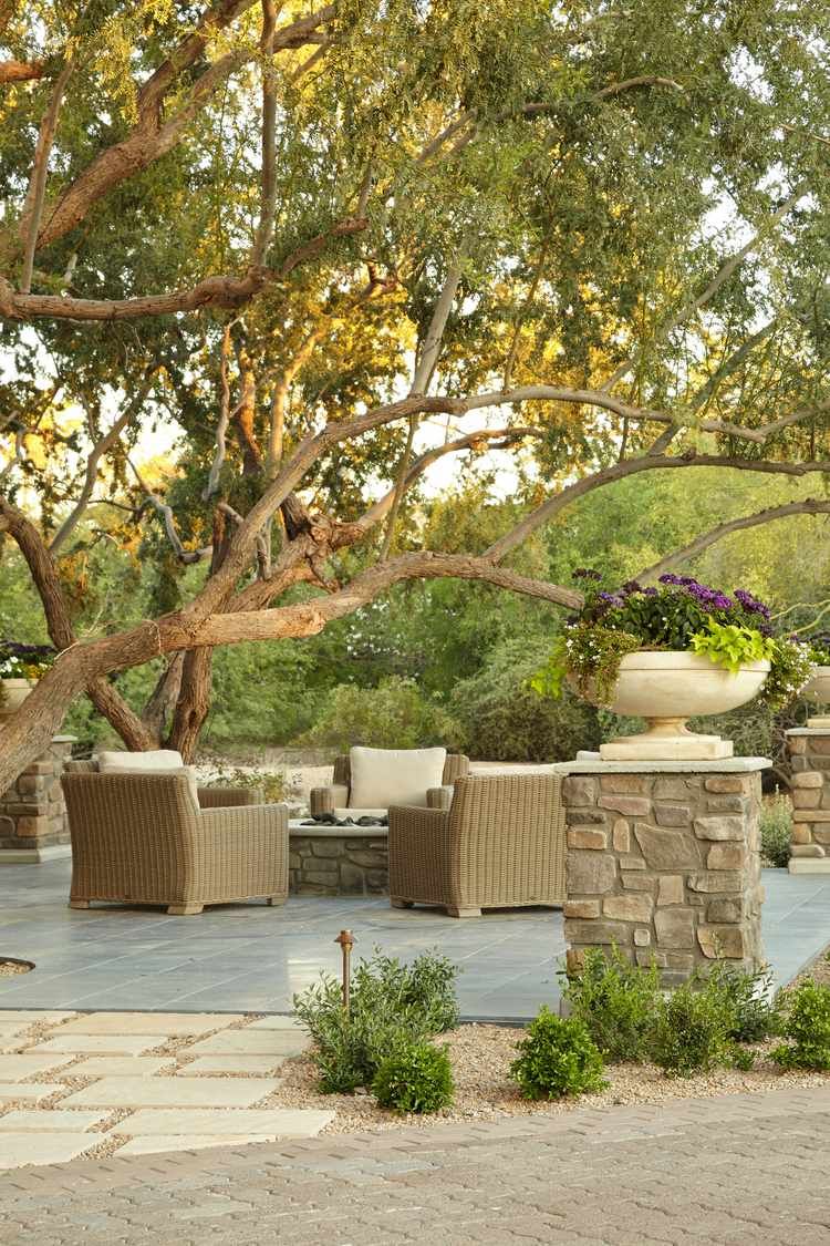 4 Creative Firepit Backyard Ideas to
Transform Your Outdoor Space