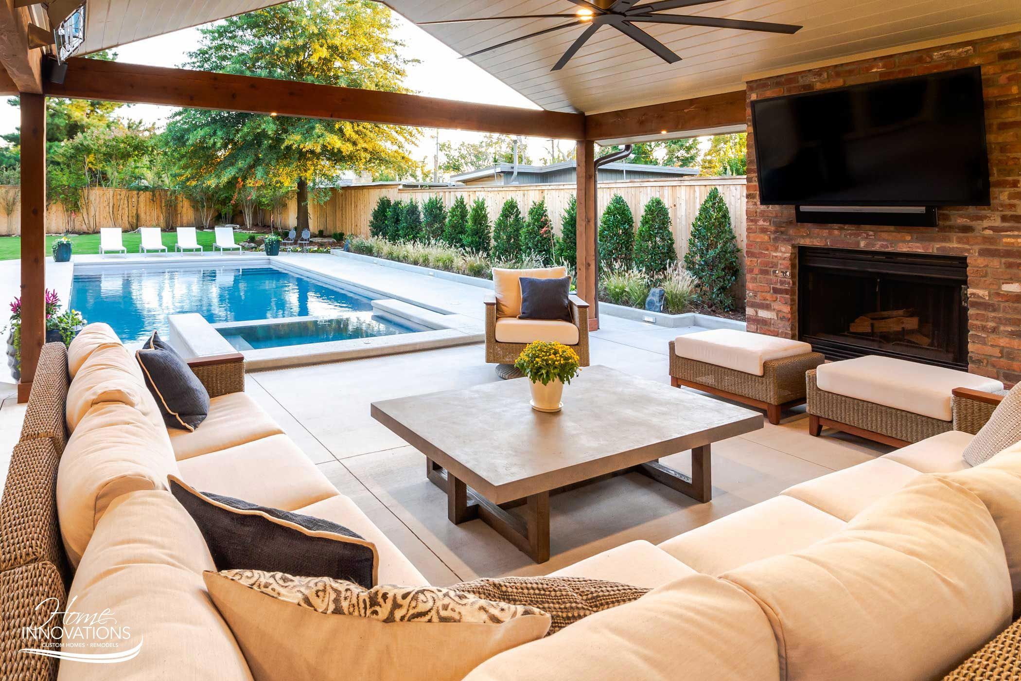 5 Stunning Backyard Patio Designs with
Pool to Transform Your Outdoor Space