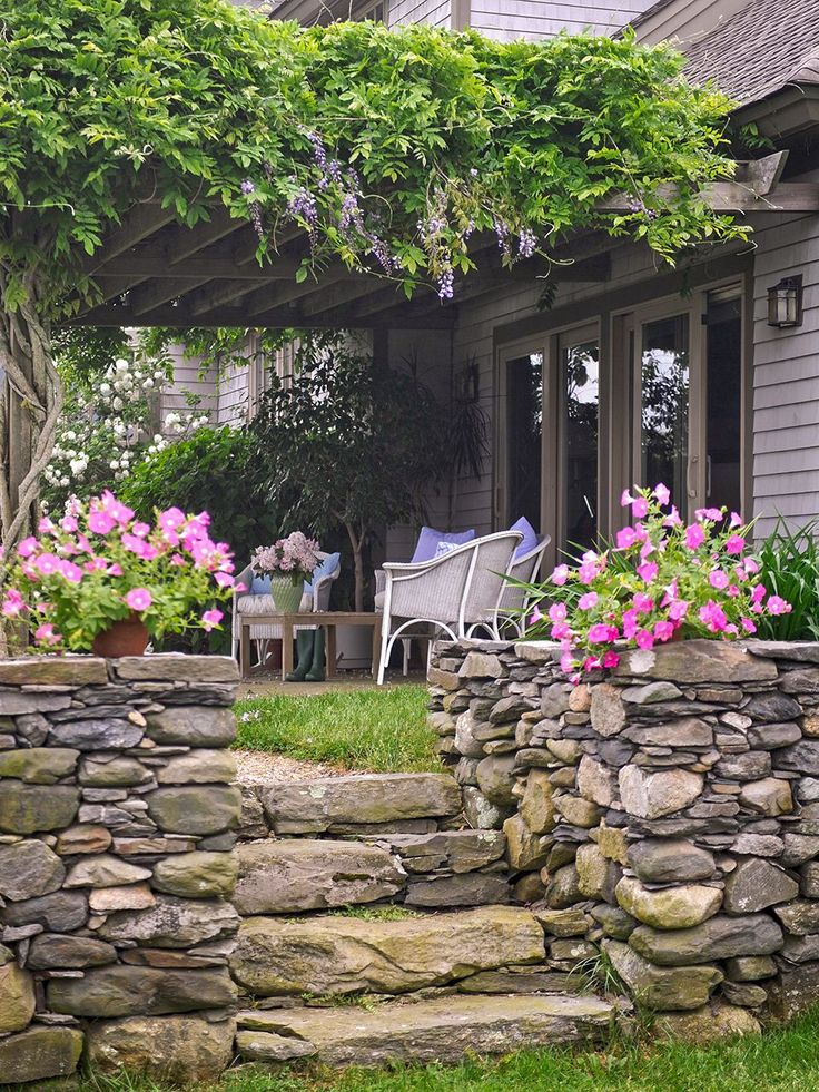 Easy and Affordable Backyard Makeover
Ideas for a Beautiful Outdoor Space