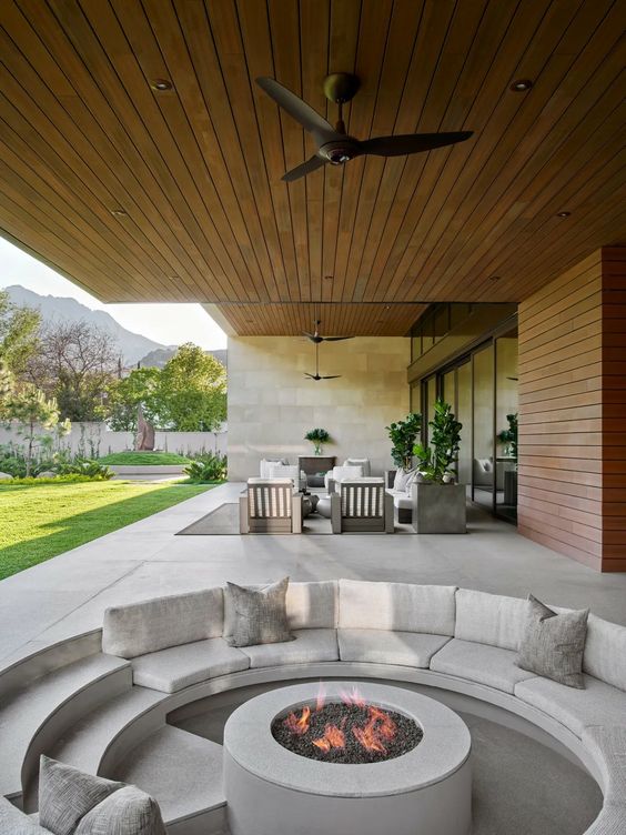 Creative Backyard Fire Pit Ideas to
Enhance Your Outdoor Space