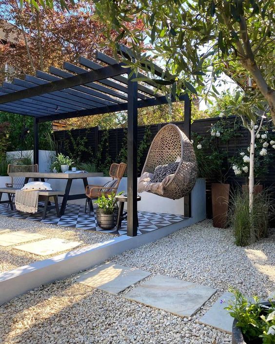 The Ultimate Guide to Backyard
Landscaping Designs: Creating the Perfect Outdoor Oasis