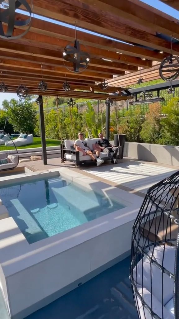 Create Your Own Oasis: Backyard Villa
Design Ideas for a Luxurious Outdoor Retreat