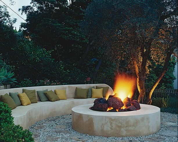 Creating a Cozy Outdoor Oasis: Transform
Your Backyard with a Stylish Fireplace Design