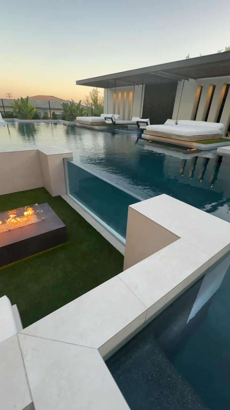 Creating a Stylish Oasis: Modern Pool
Design Ideas for Your Backyard