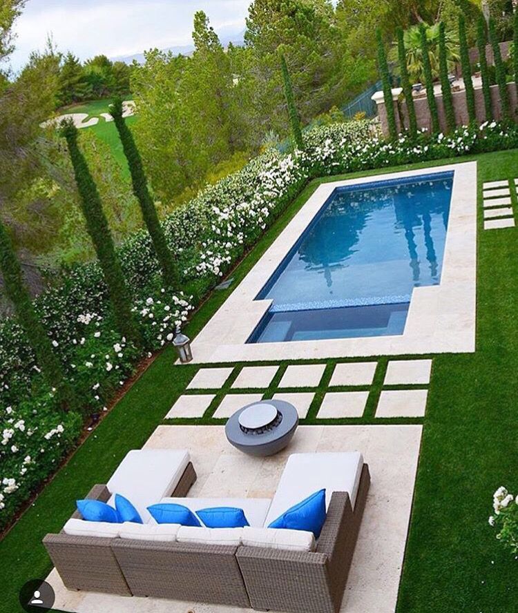 Creating the Perfect Backyard Oasis:
Designing Your Outdoor Space with a Stunning Pool Layout