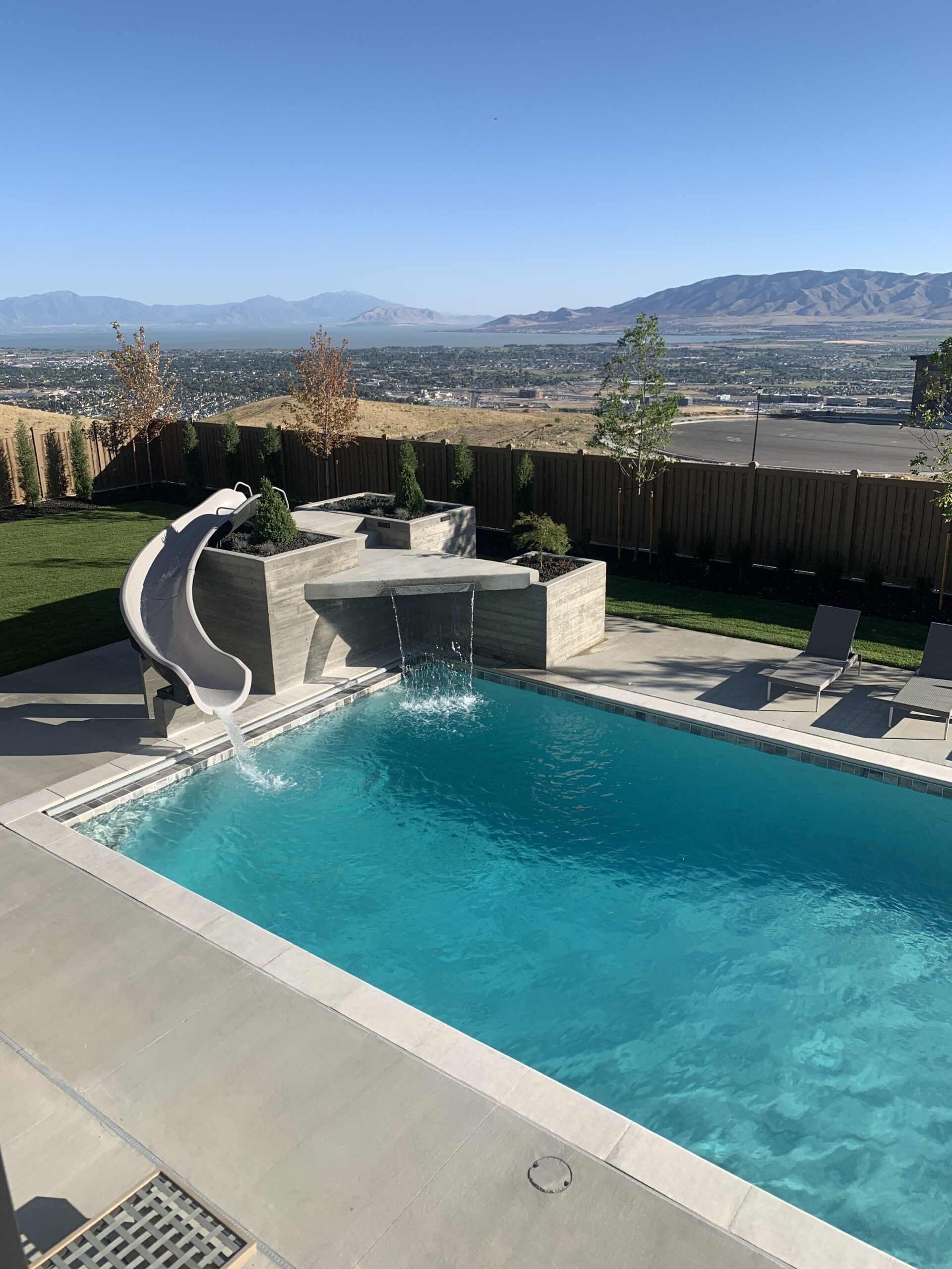 Creating the Perfect Oasis: Transform
Your Backyard with a Stunning Swimming Pool