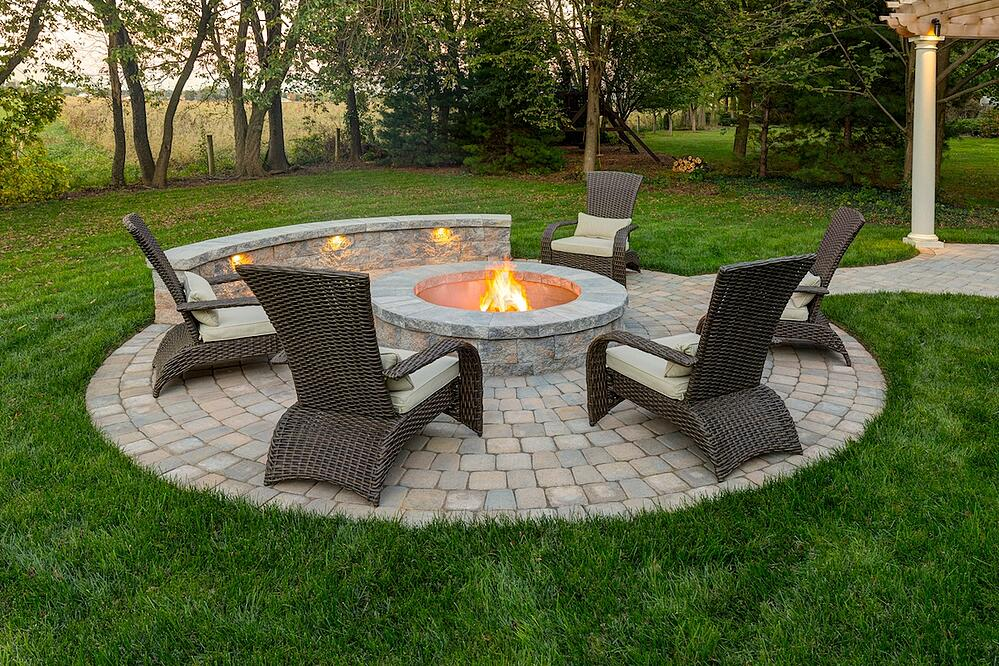 Creating the Perfect Outdoor Oasis: How
to Design the Ultimate Backyard Fire Pit