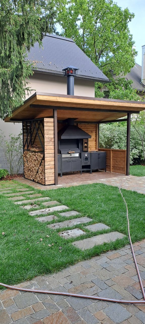 Creating the Ultimate Backyard BBQ Oasis:
Tips for Designing a Stylish Outdoor Grill Area