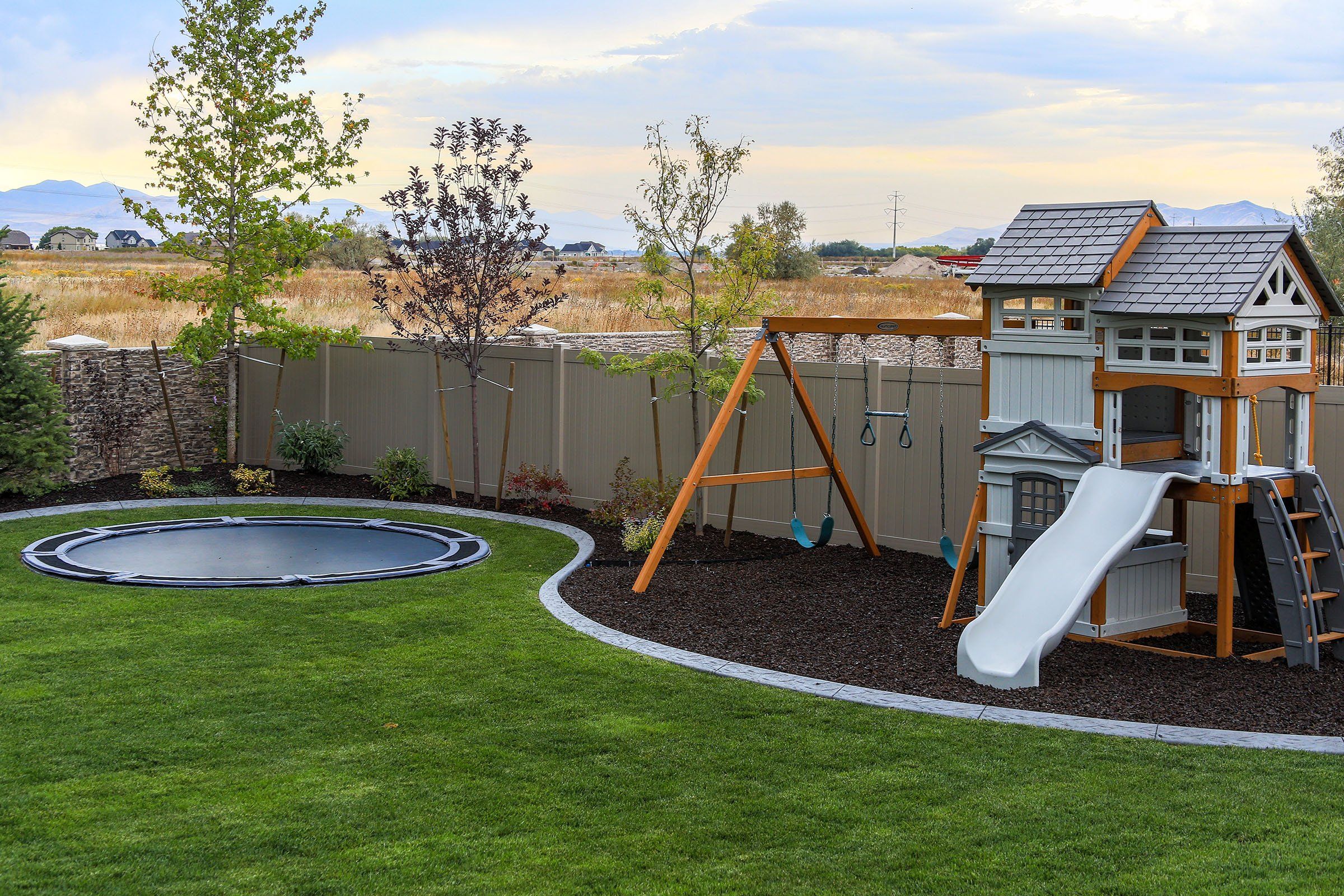 Creating the Ultimate Backyard Oasis:
Kid-Friendly Design Ideas for Outdoor Play and Adventure