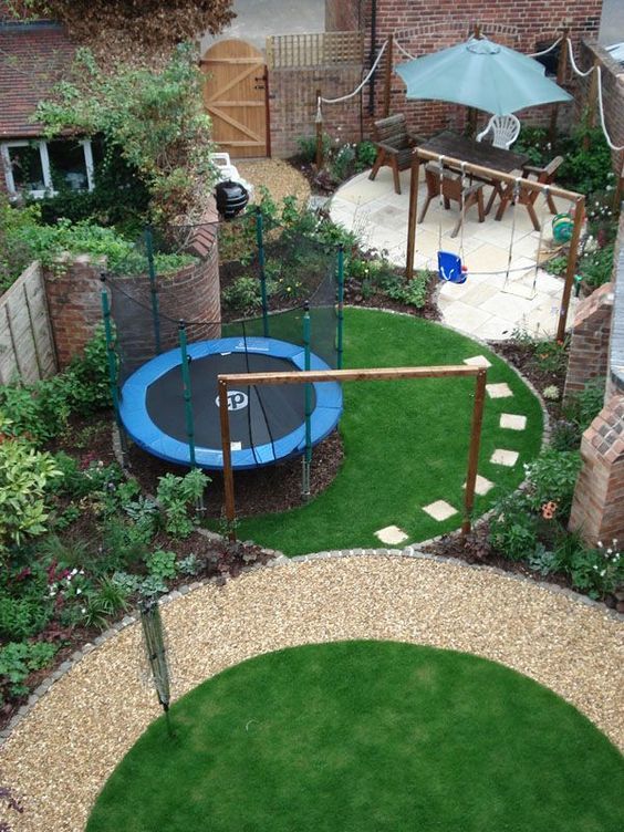 Designing Your Perfect Backyard: A Guide
to Layout with a Playground