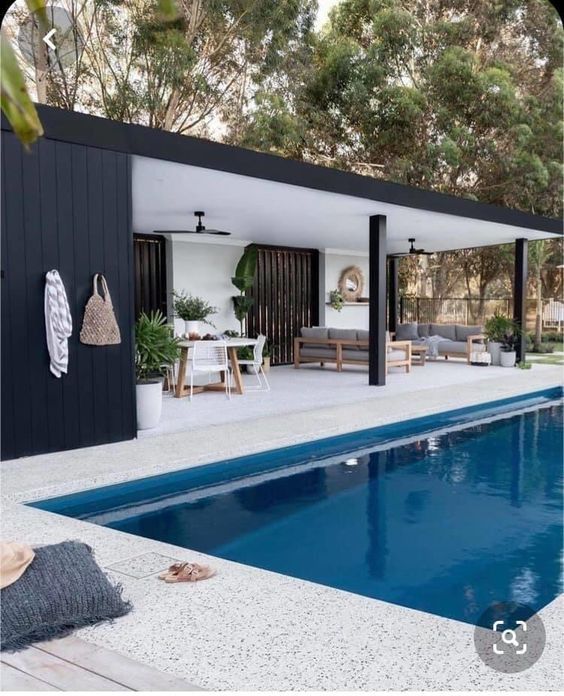 Designing the Ultimate Pool House for
Your Backyard Oasis