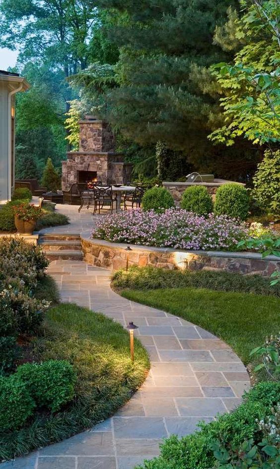 Easy Backyard Designs: Simple Tips for
Transforming Your Outdoor Space