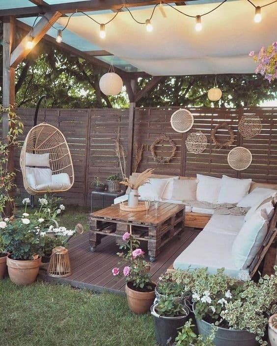 Embrace Boho Chic Style in Your Backyard
Design