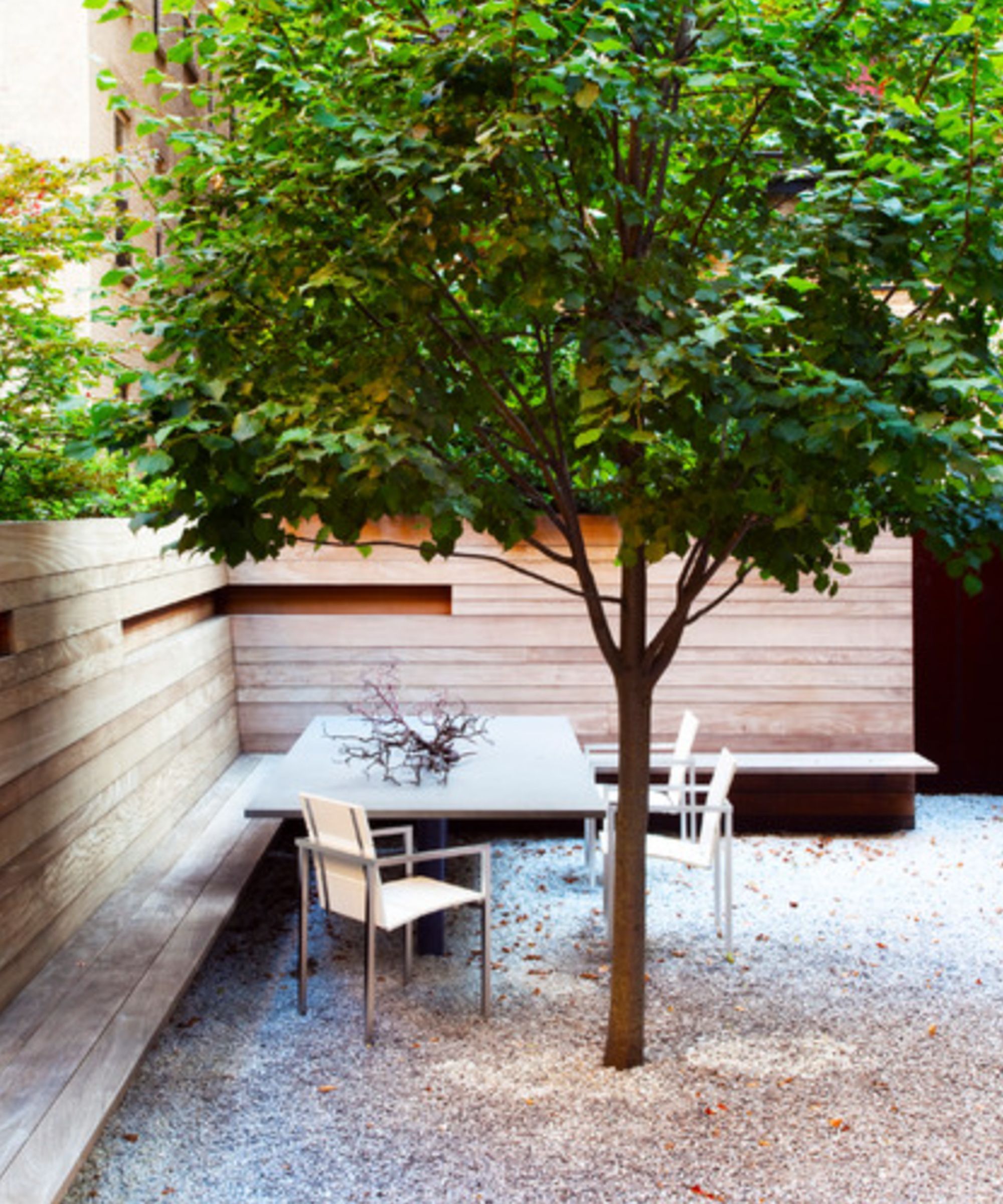 Embracing Simplicity: A Guide to
Minimalist Backyard Design