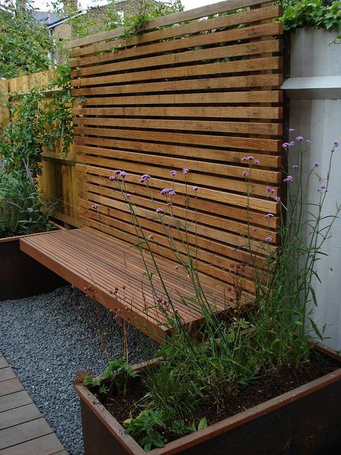 Enhancing Your Outdoor Oasis:
Transforming Your Backyard with Stylish Garden Fencing