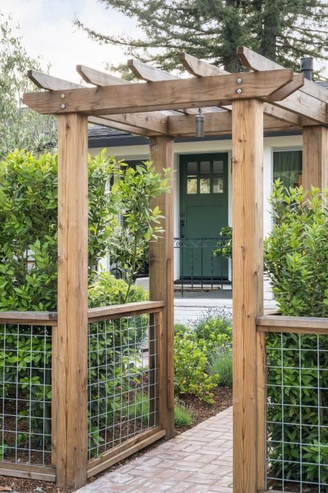 Fencing in Style: Creative Backyard
Design Ideas Along the Fence