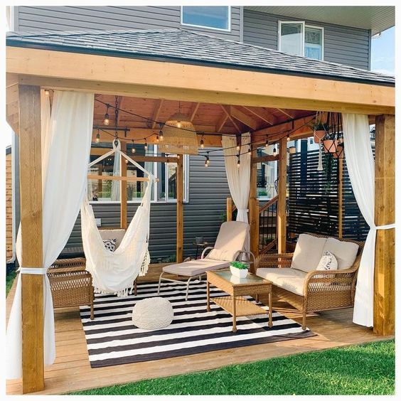 Gorgeous Gazebo Ideas for Your Backyard
Retreats