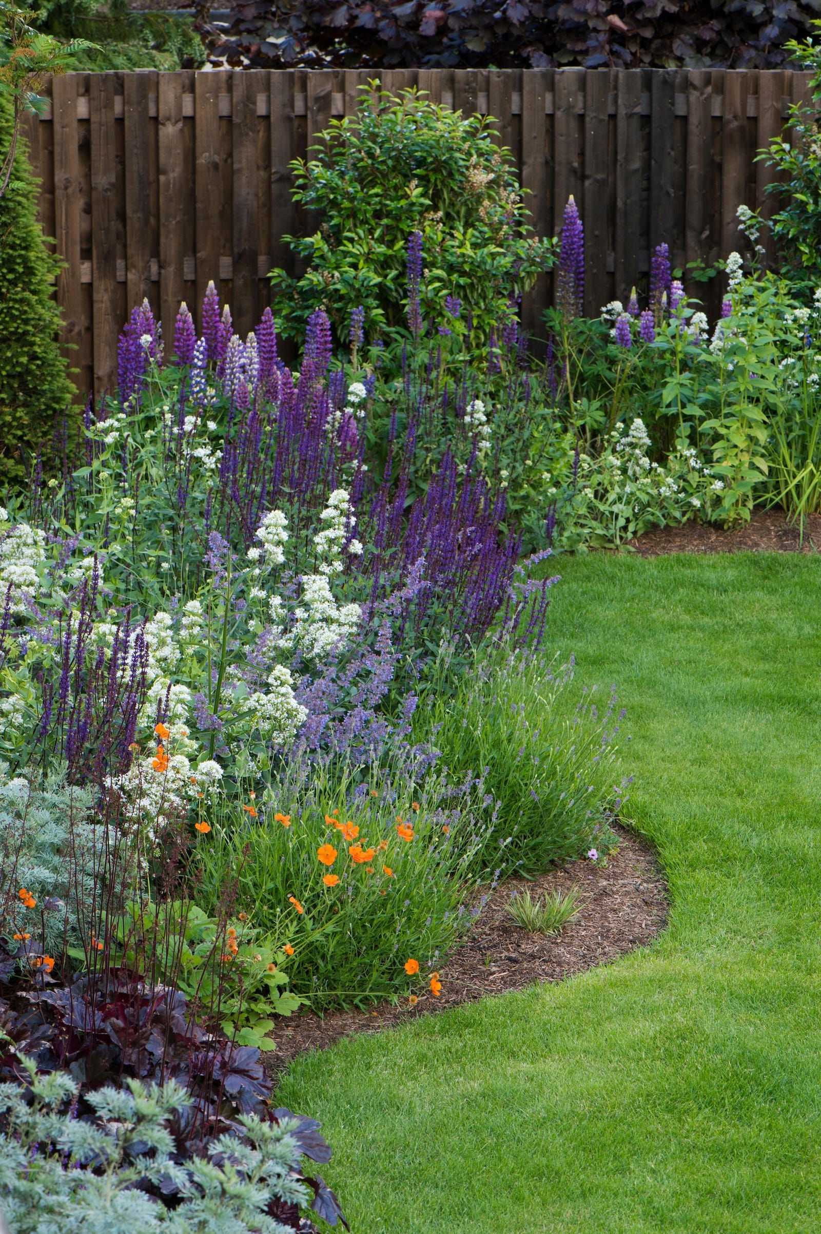 Lush and Lovely: Tips for Beautiful
Backyard Flower Garden Design