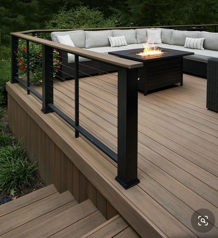 Luxurious Backyard Retreat: Creating the
Perfect Deck Design