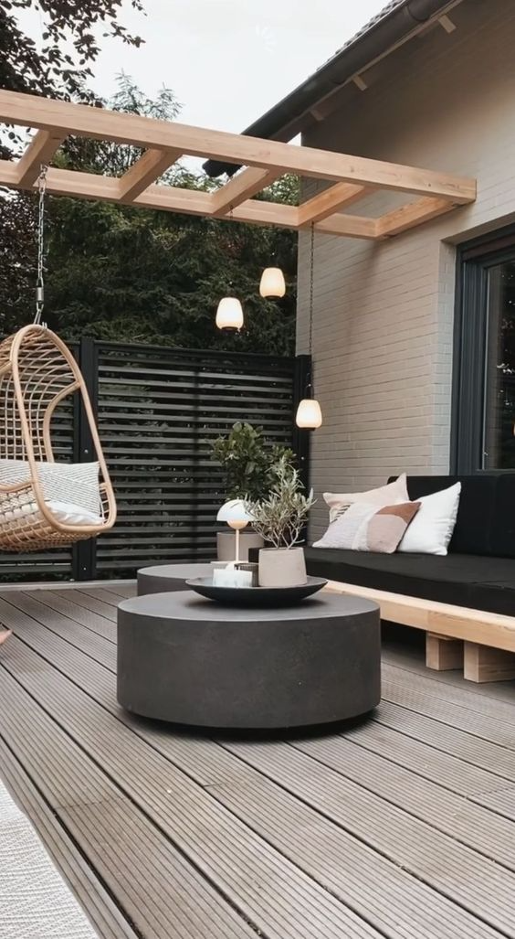 Maximizing Small Spaces: Creative
Backyard Design Ideas for Limited Outdoor Space