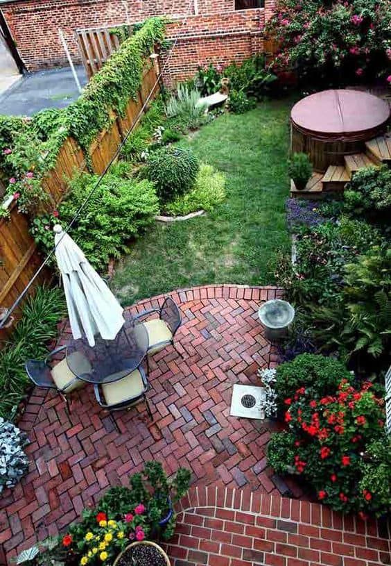 Maximizing Space: Expert Tips for
Designing a Narrow Backyard