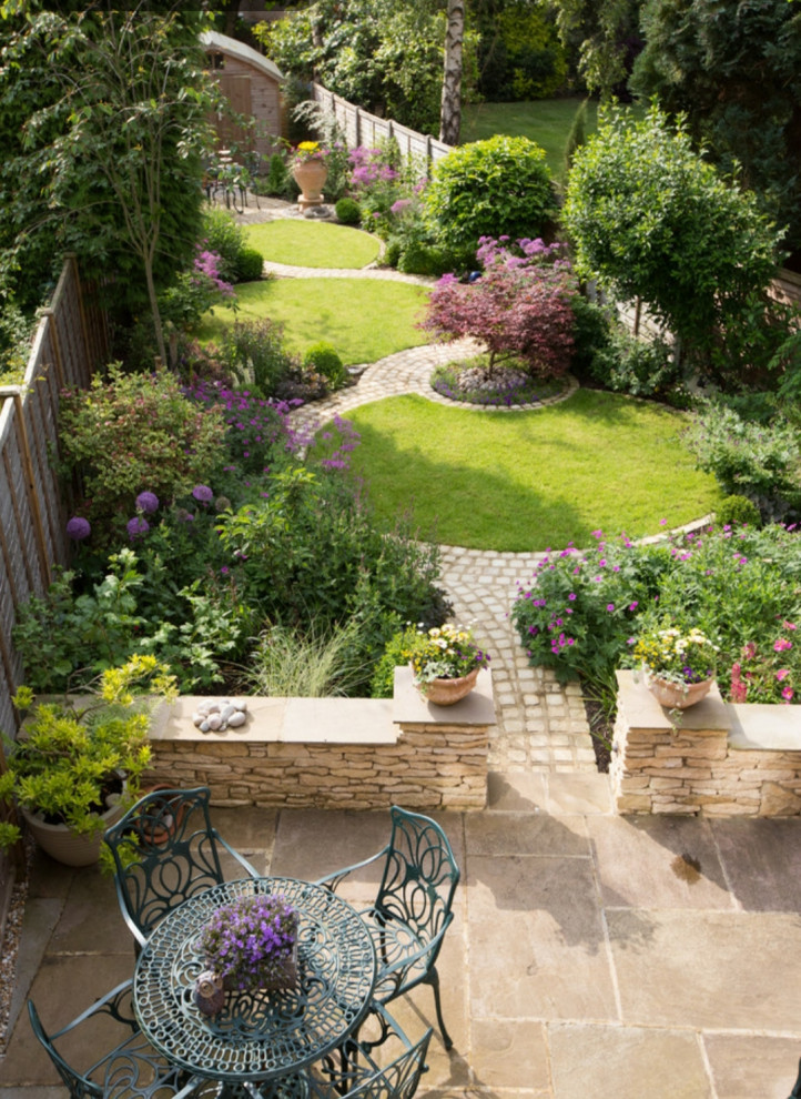 Maximizing Space: Tips for Creating a
Lush Small Backyard Garden