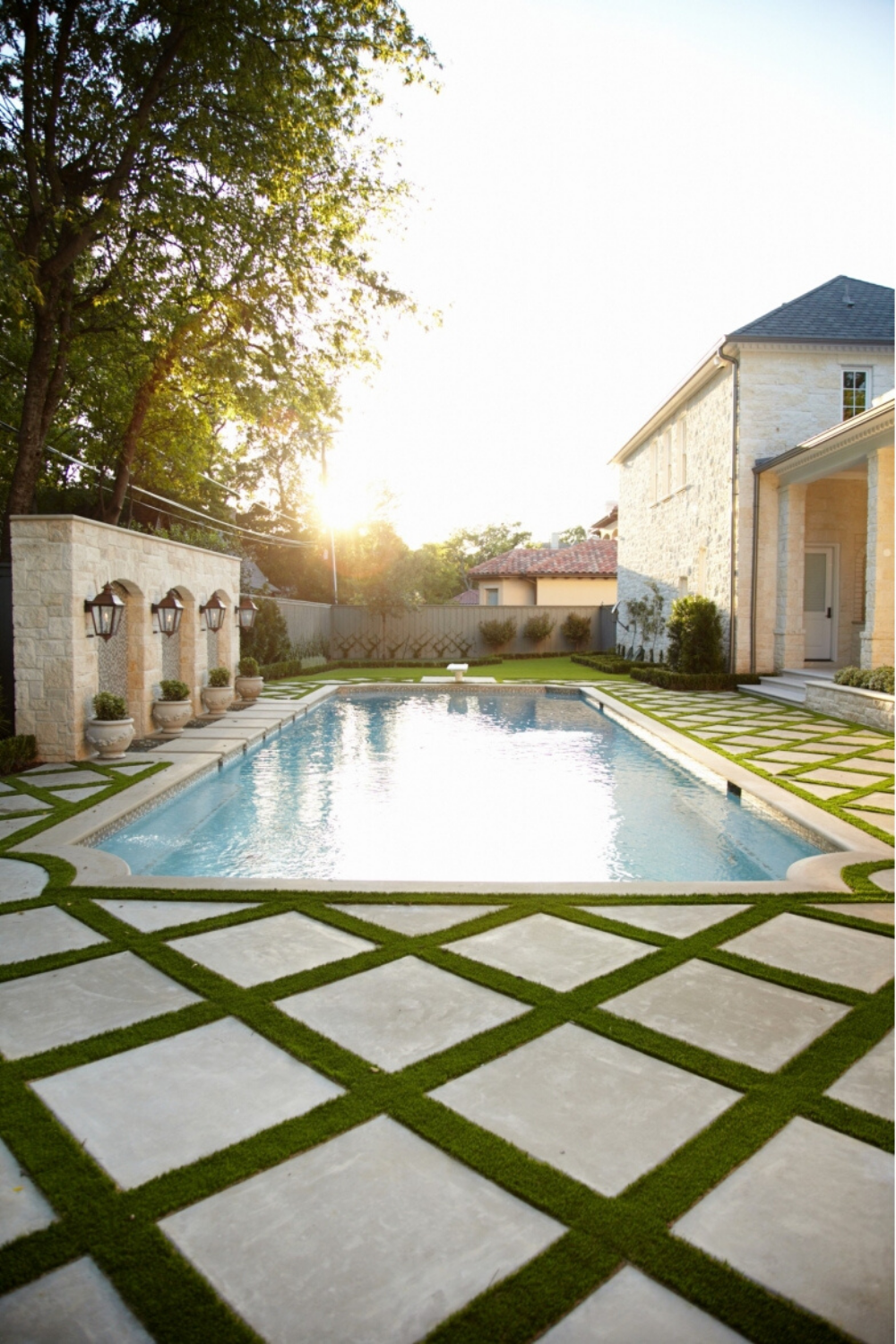 Paving the Way to a Picture-Perfect
Backyard: Design Ideas with Pavers