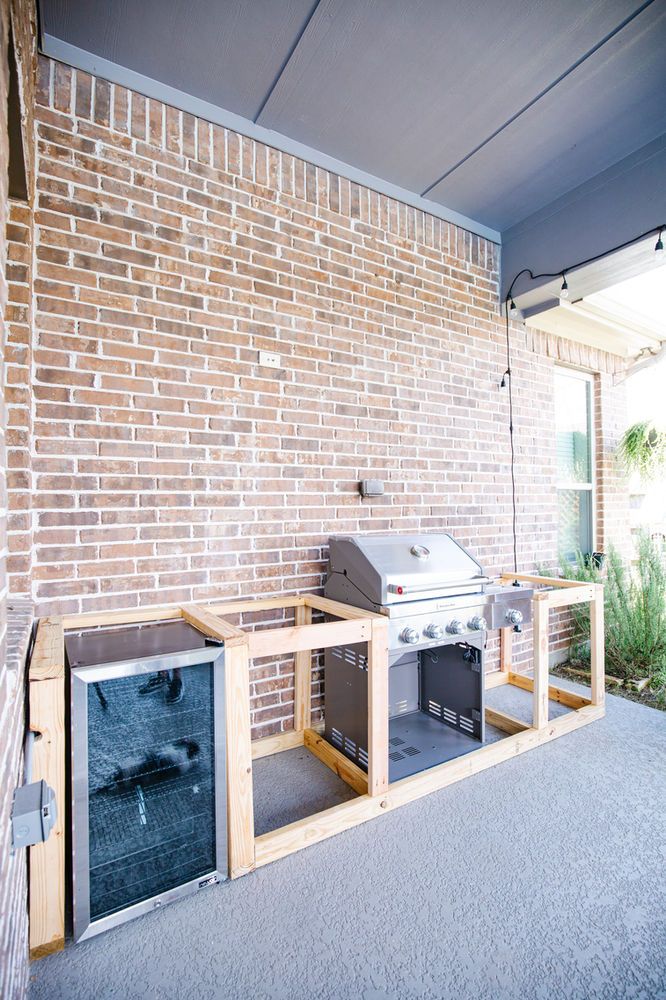 Revamp Your Outdoor Living with a Stylish
Backyard Design Featuring an Outdoor Kitchen