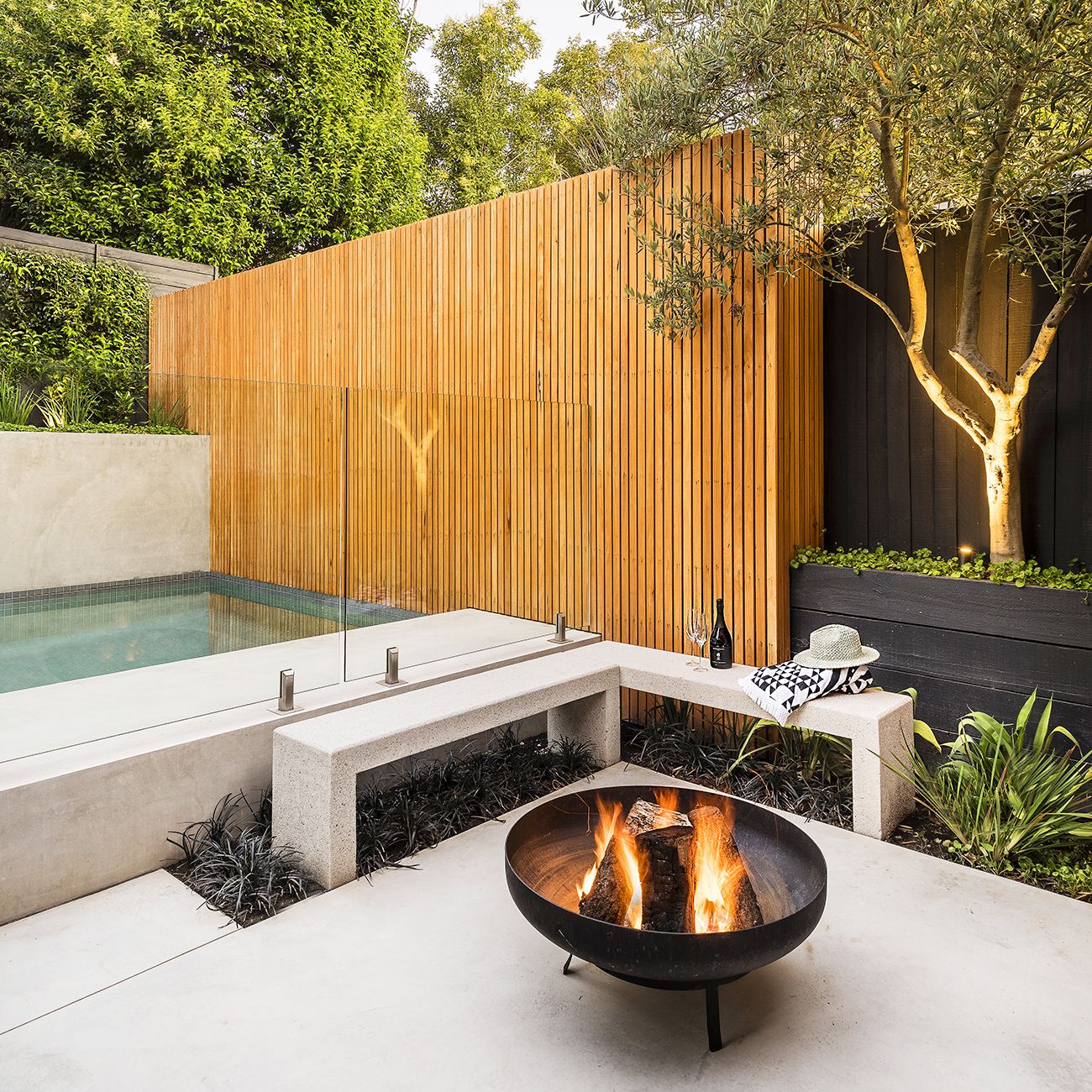 Revamp Your Outdoor Oasis: Modern Pool
Design Ideas for Your Backyard