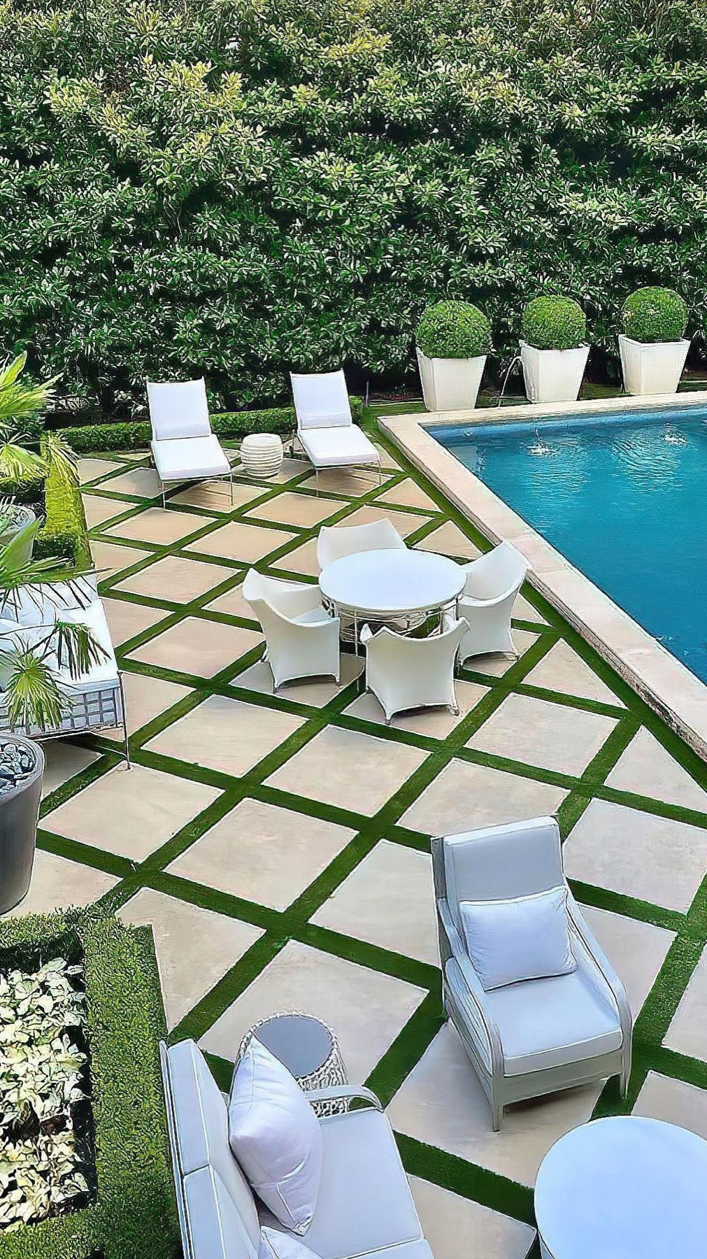 Revamp Your Outdoor Space with Stunning
Backyard Design Pavers