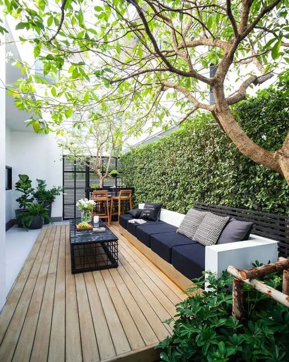 Maximizing Space: Creating a Lush Oasis
with a Small Backyard Garden