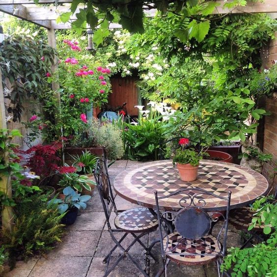 Innovative Small Backyard Ideas to
Maximize Your Outdoor Space