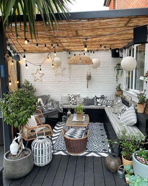 Stylish Small Backyard Patio Designs to
Maximize Your Outdoor Space